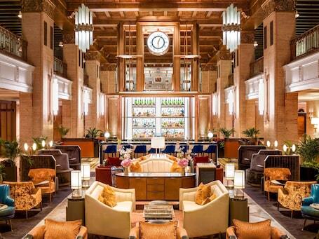 Fairmont Royal York Gold Experience - Luxury hotel with 3 restaurants, near Scotiabank Arena  Fairmont Royal York Gold Experience – Luxury hotel in Toronto, Canada