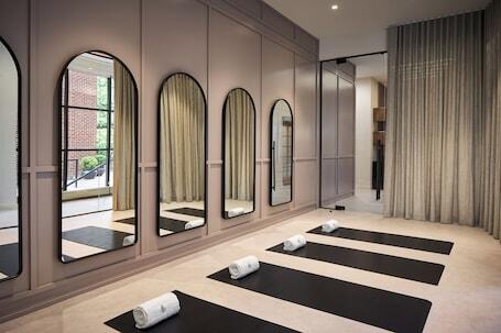 Four Seasons Hotel Washington DC - Hotel with spa, near National Mall  Four Seasons Hotel Washington DC – Luxury hotel in Washington, United States