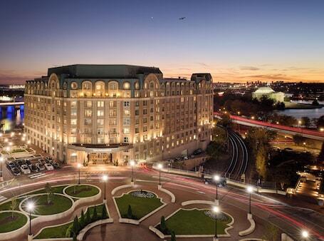 Salamander Washington DC - Luxury hotel with 2 restaurants, near National Mall  Salamander Washington DC – Luxury hotel in Washington, United States