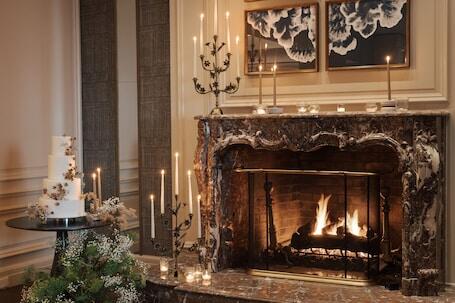 The Ritz-Carlton, Tysons Corner - Luxury hotel with full-service spa, connected to a shopping center, near Tysons Corner Center
 The Ritz-Carlton, Tysons Corner – Luxury hotel in McLean, United States