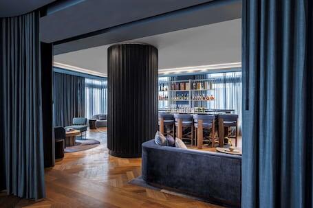 The Morrow Washington Dc, Curio Collection By Hilton - Luxury hotel with 2 restaurants, near Smithsonian Institution  The Morrow Washington Dc, Curio Collection By Hilton – Luxury hotel in Washington, United States