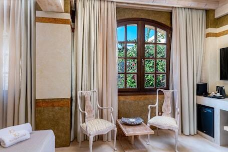 Image of 10GR Boutique Hotel and Wine Bar