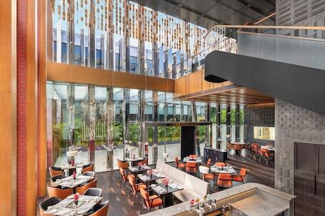 The Oberoi Gurgaon hotel photo in Gurugram
