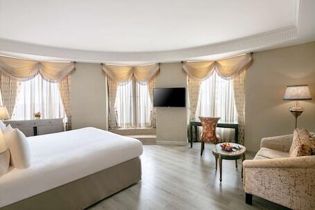 Radisson Blu Hotel Noida luxury hotel in Noida