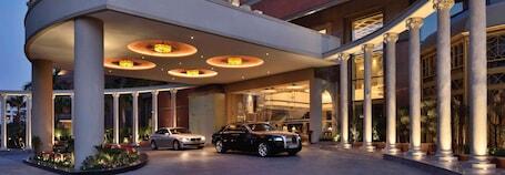 Radisson Blu Hotel Noida hotel photo in Noida