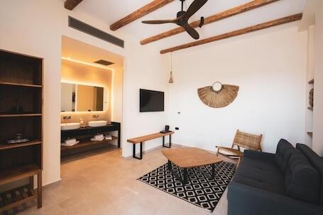 Kouros Blanc Resort & Suites luxury hotel in Paros