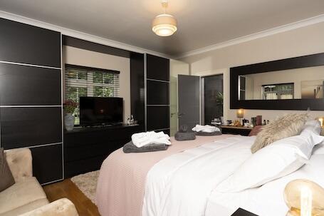 Stay at-FL hotel photo in Crawley