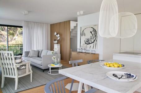 Omega Villas Complex luxury hotel in Sutivan