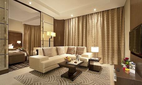 Oaks Liwa Executive Suites luxury hotel in Abu Dhabi