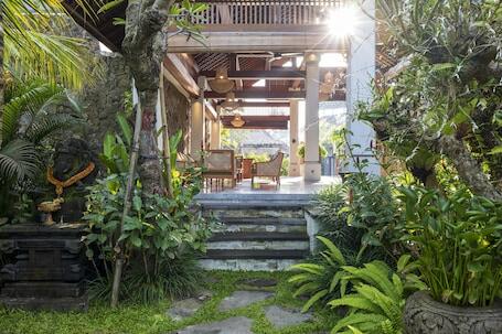 Adiwana Unagi Suites luxury hotel in Ubud