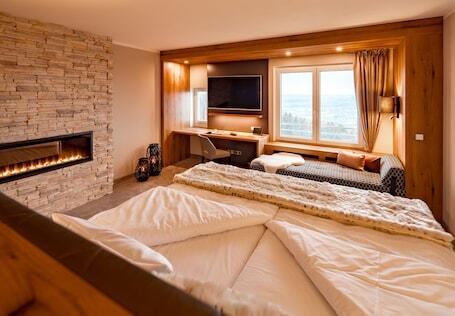 Burg Staufeneck luxury hotel in Salach