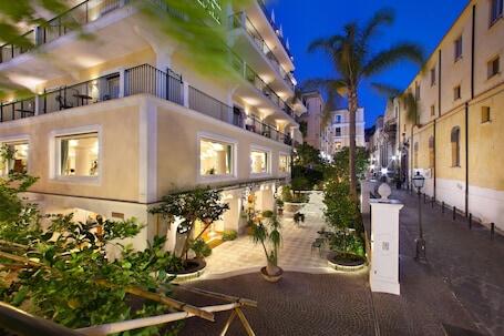 Grand Hotel La Favorita luxury hotel in Sorrento