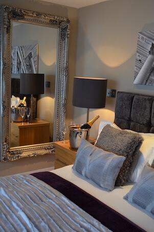  Quebecs Luxury Aparthotel luxury hotel in Leeds