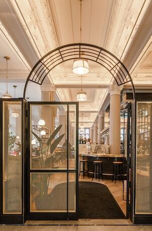 Hotel Birks Montreal luxury hotel in Montreal