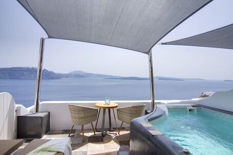 Secret Legend Suites luxury hotel in Santorini