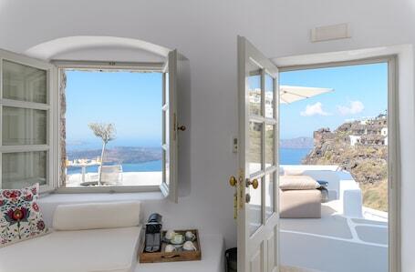 Iconic Santorini by Sandglass luxury hotel in Santorini