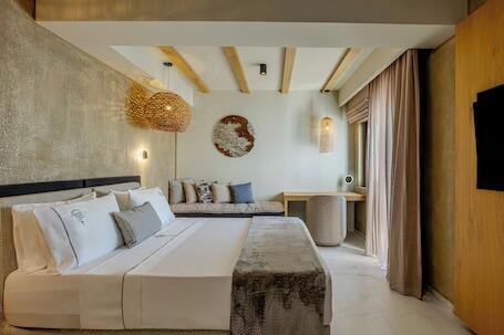 Santo Mangata Boutique Hotel & Spa - Adults Only luxury hotel in Santorini