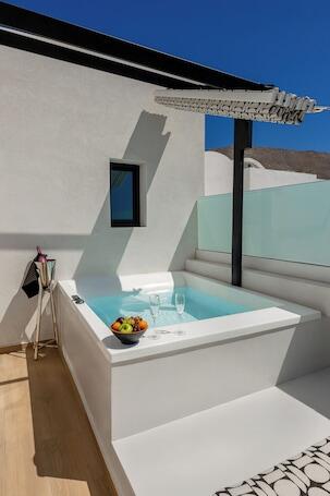 Santo Mangata Boutique Hotel & Spa - Adults Only hotel photo in Santorini
