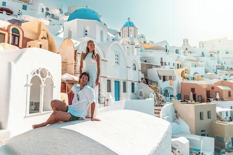Art Maisons Aspaki Exclusive Suites luxury hotel in Santorini