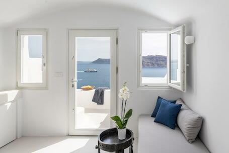 Art Maisons Aspaki Exclusive Suites hotel photo in Santorini