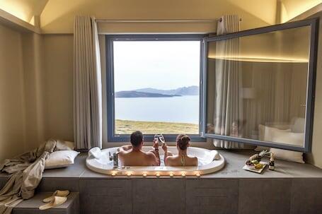 Acroterra Rosa Luxury Suites & Spa luxury hotel in Santorini