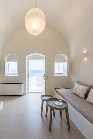 Art Maisons Oia Castle luxury hotel in Santorini