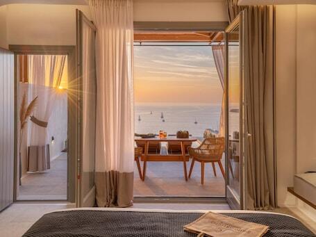 Santo Mine Oia Suites luxury hotel in Santorini