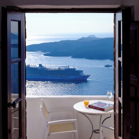 Aigialos Luxury Traditional Settlement luxury hotel in Santorini