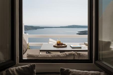 Aqua Luxury Suites hotel photo in Santorini