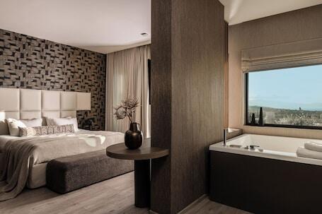 Elegance Luxury Executive Suites - Adults Only luxury hotel in Zakynthos