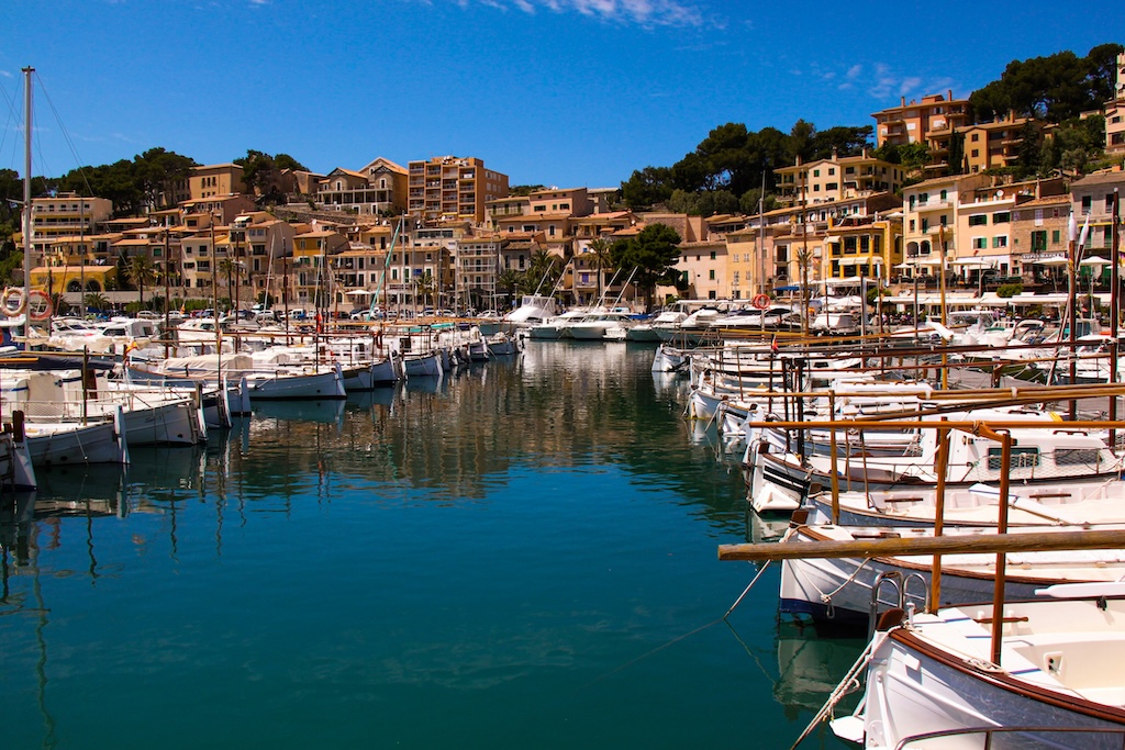 Sóller, Mallorca: A Mountain-Framed Gem for Sunseekers and Adventurers