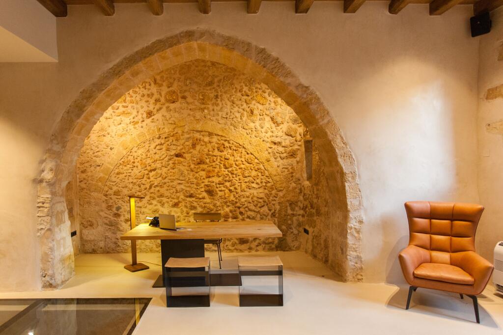 Monastery Estate Venetian Harbor - Luxury hotel with indoor pool, connected to a shopping center, near Nea Chora Beach Monastery Estate Venetian Harbor – Luxury hotel in Chania, Greece