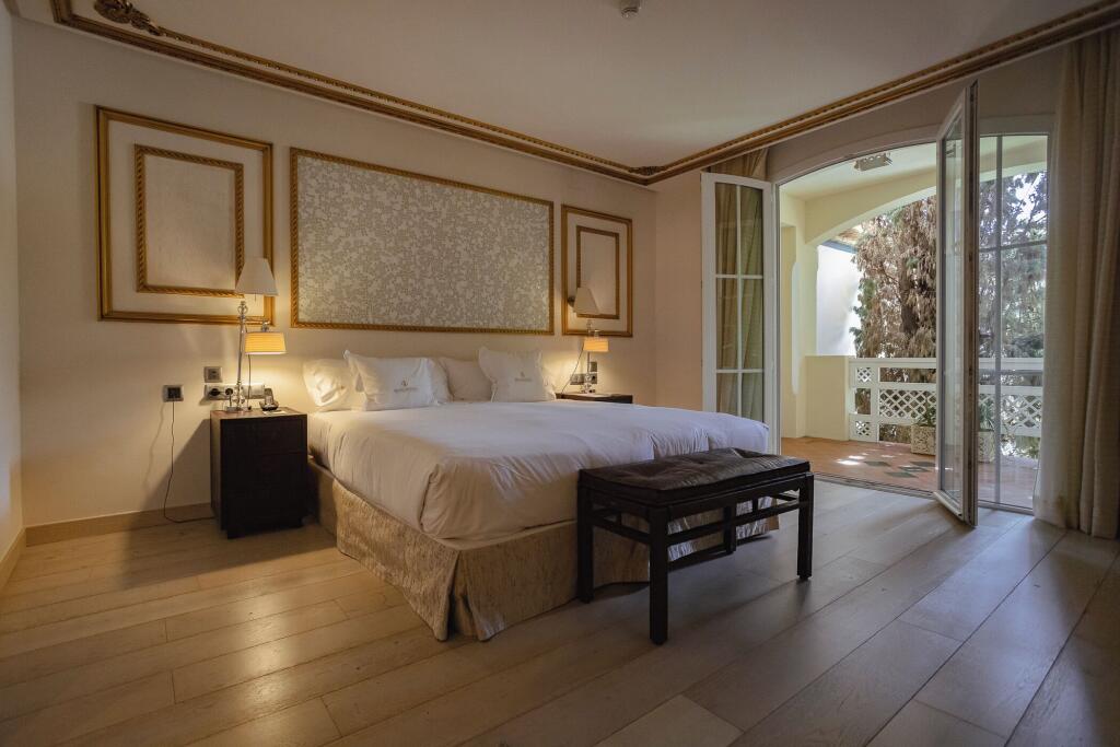 Las Dunas Grand Luxury Hotel - Luxury beachfront hotel with spa, near Selwo Adventure Park Las Dunas Grand Luxury Hotel – Luxury hotel in Estepona, Spain