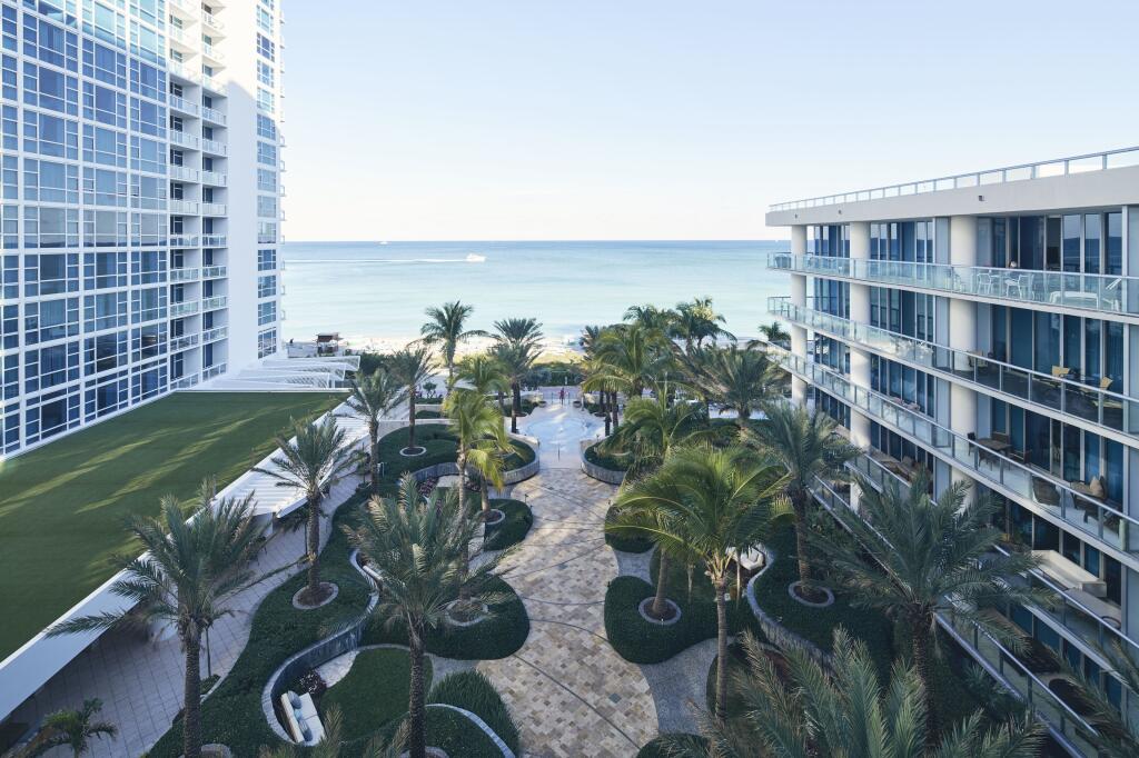 Carillon Miami Wellness Resort hotel photo in Miami Beach