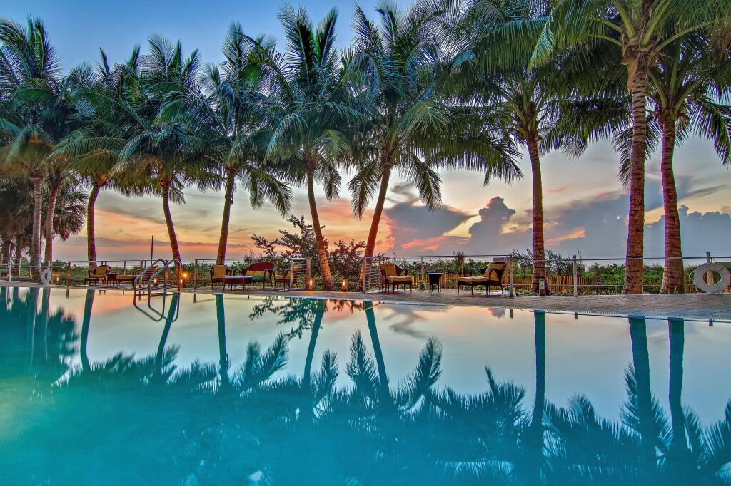 Carillon Miami Wellness Resort - Miami Beach beachfront hotel with 2 restaurants and spa Carillon Miami Wellness Resort – Luxury hotel in Miami Beach, United States