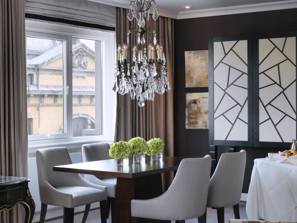 Hotel Continental - Luxury hotel with 2 restaurants, connected to a shopping center, near Karl Johan Gate Hotel Continental – Luxury hotel in Oslo, Norway