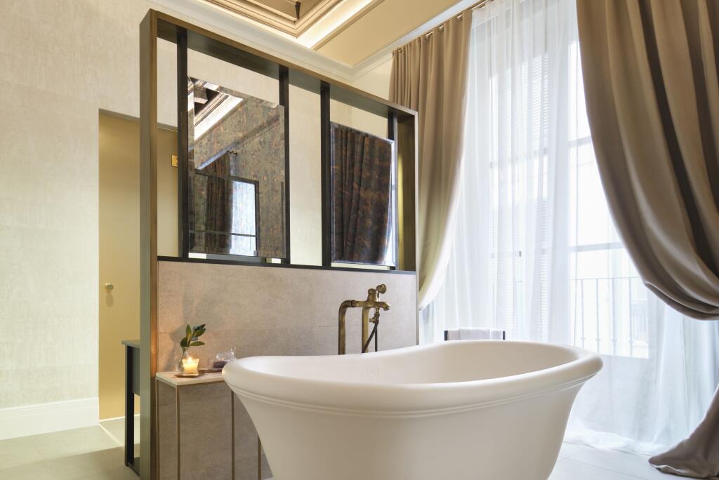 Antigua Palma Casa Noble Hotel - Luxury hotel with 2 bars/lounges, near Cathedral of Santa Maria of Palma Antigua Palma Casa Noble Hotel – Luxury hotel in Palma de Mallorca, Spain