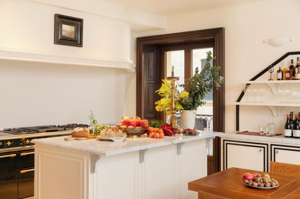 Hotel Portella - Luxury hotel with restaurant, near Cathedral of Santa Maria of Palma Hotel Portella – Luxury hotel in Palma de Mallorca, Spain