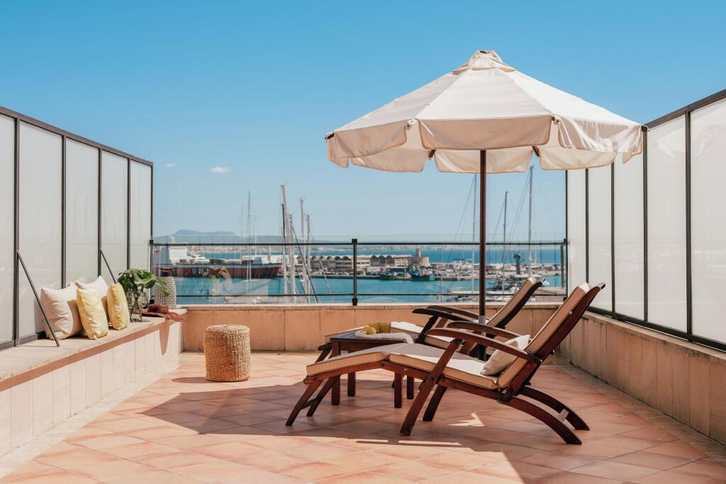 Hotel Victoria Gran Meliá - Luxury hotel with full-service spa, connected to the convention center, near Bellver Castle Hotel Victoria Gran Meliá – Luxury hotel in Palma de Mallorca, Spain