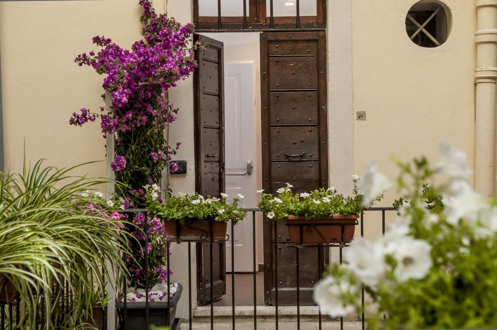 Hotel Navona - A cozy boutique hotel, steps from Piazza Navona Hotel Navona – Luxury hotel in Rome, Italy