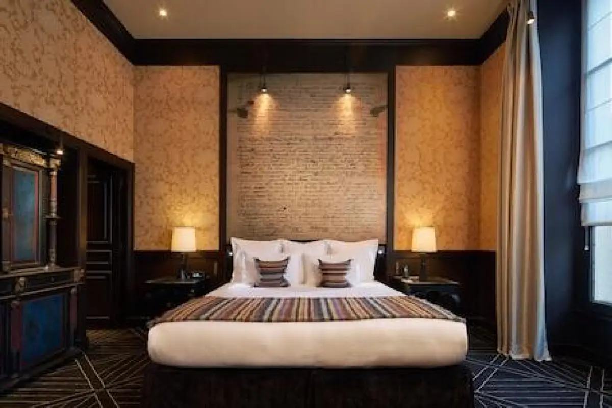 Pavillon de la Reine & Spa, Place des Vosges in Paris, France