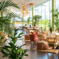 Renaissance Paris Arc de Triomphe Hotel – Luxury hotel in Paris, France