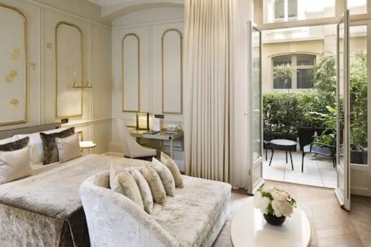 Hotel Le Narcisse Blanc & Spa in Paris, France