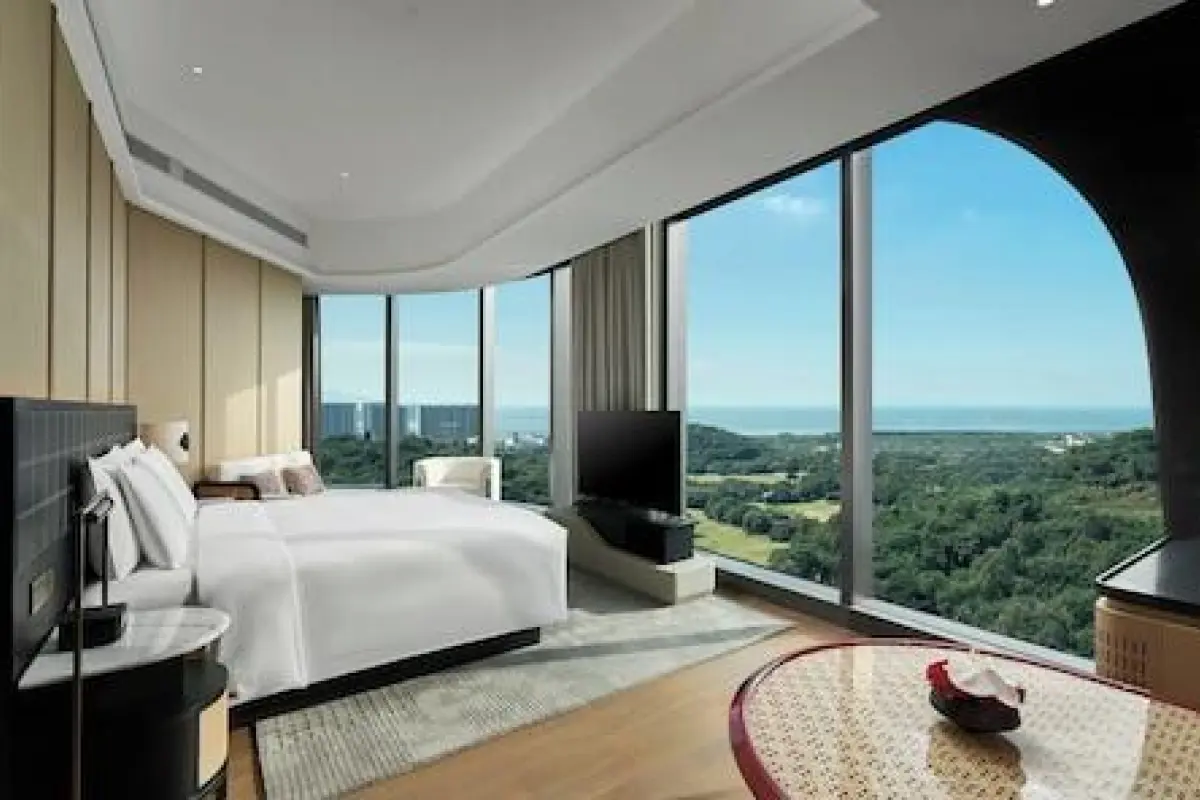 HUALUXE Shenzhen Bao'an by IHG in Shenzhen, China
